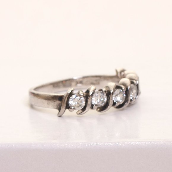 Silver CZ Ring, Solid Sterling Silver 925 Ring, Sparkly Vintage Ring - Picture 6 of 6